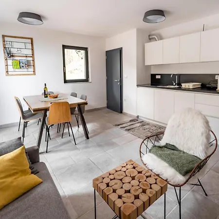 Mountain Bloom Golte Apartment